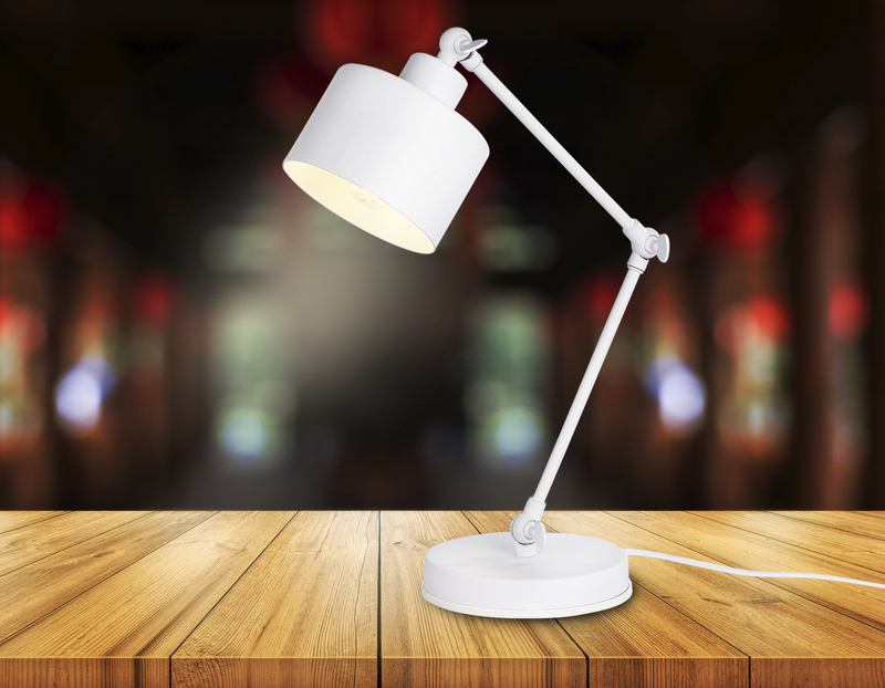 Настольная лампа Ambrella Light Traditional TR8152 УЦ