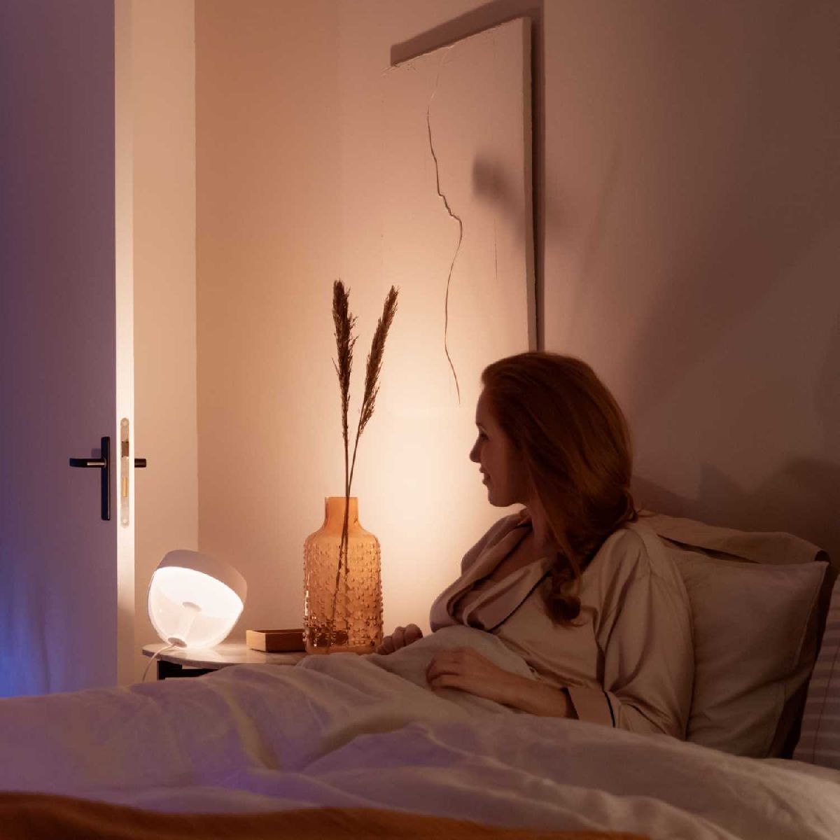 Умная настольная лампа Philips Hue Q4'20 Iris gen4 EU/UK copper 929002376801