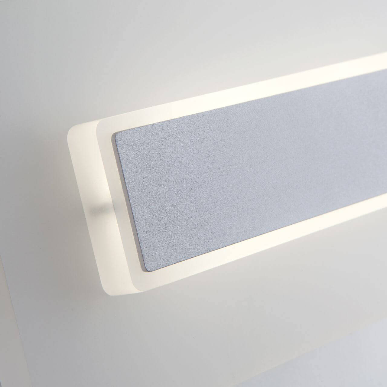 Настенный светодиодный светильник Elektrostandard 40132/1 LED белый 4690389115714