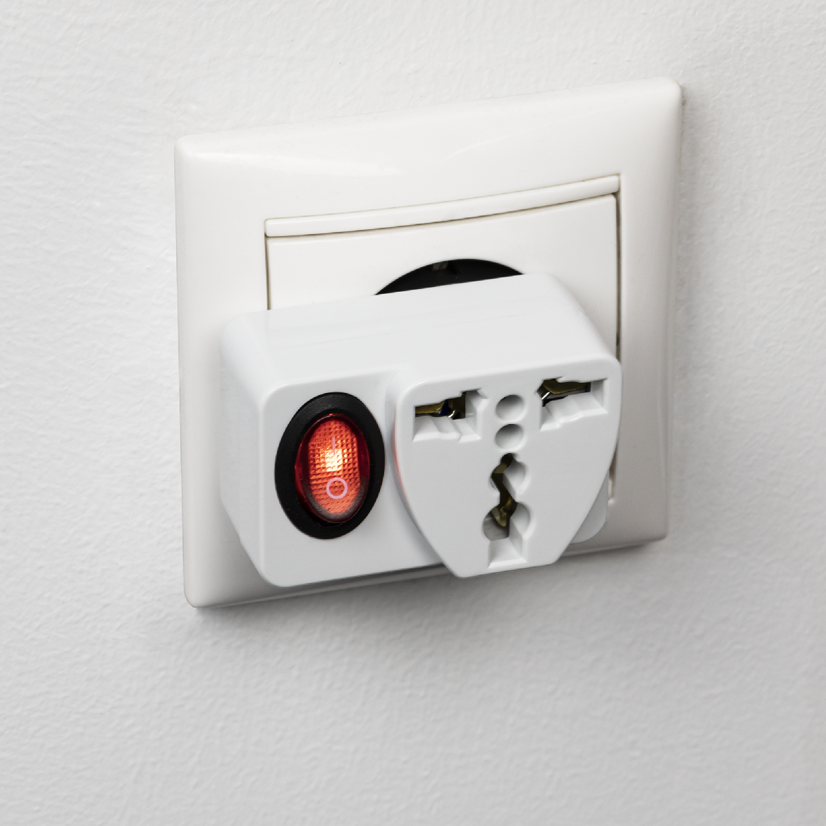 Адаптер c кнопкой на евро и азиатскую вилку Duwi 26956 4