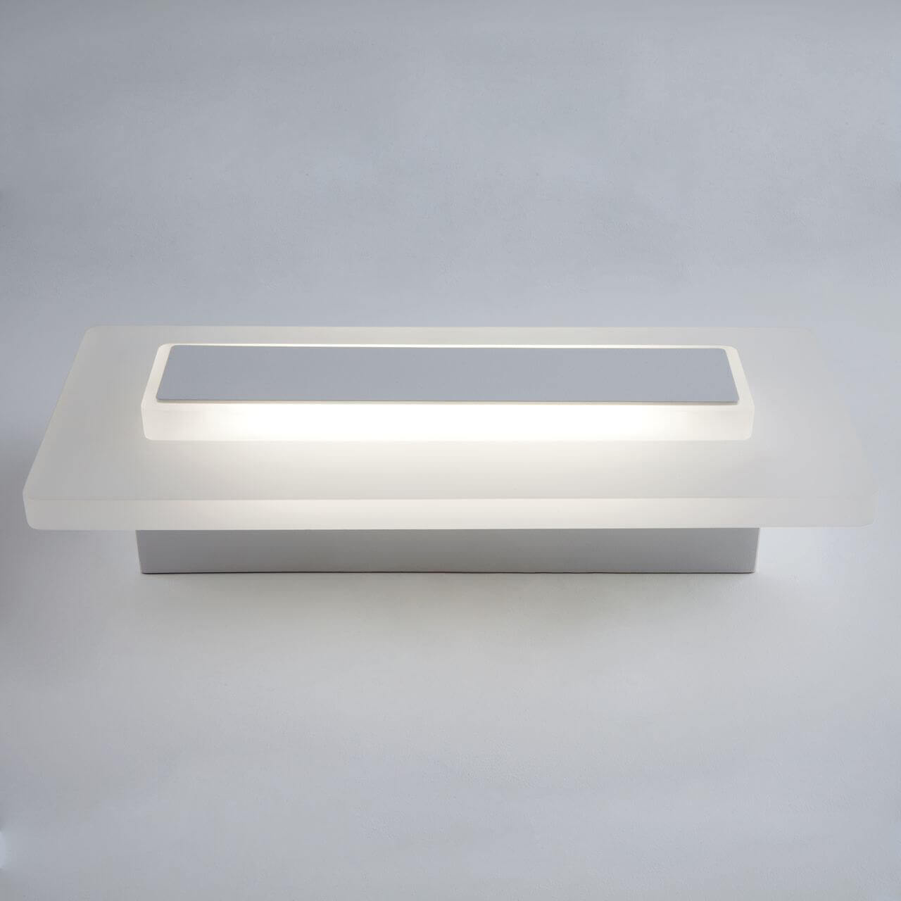 Настенный светодиодный светильник Elektrostandard 40132/1 LED белый 4690389115714