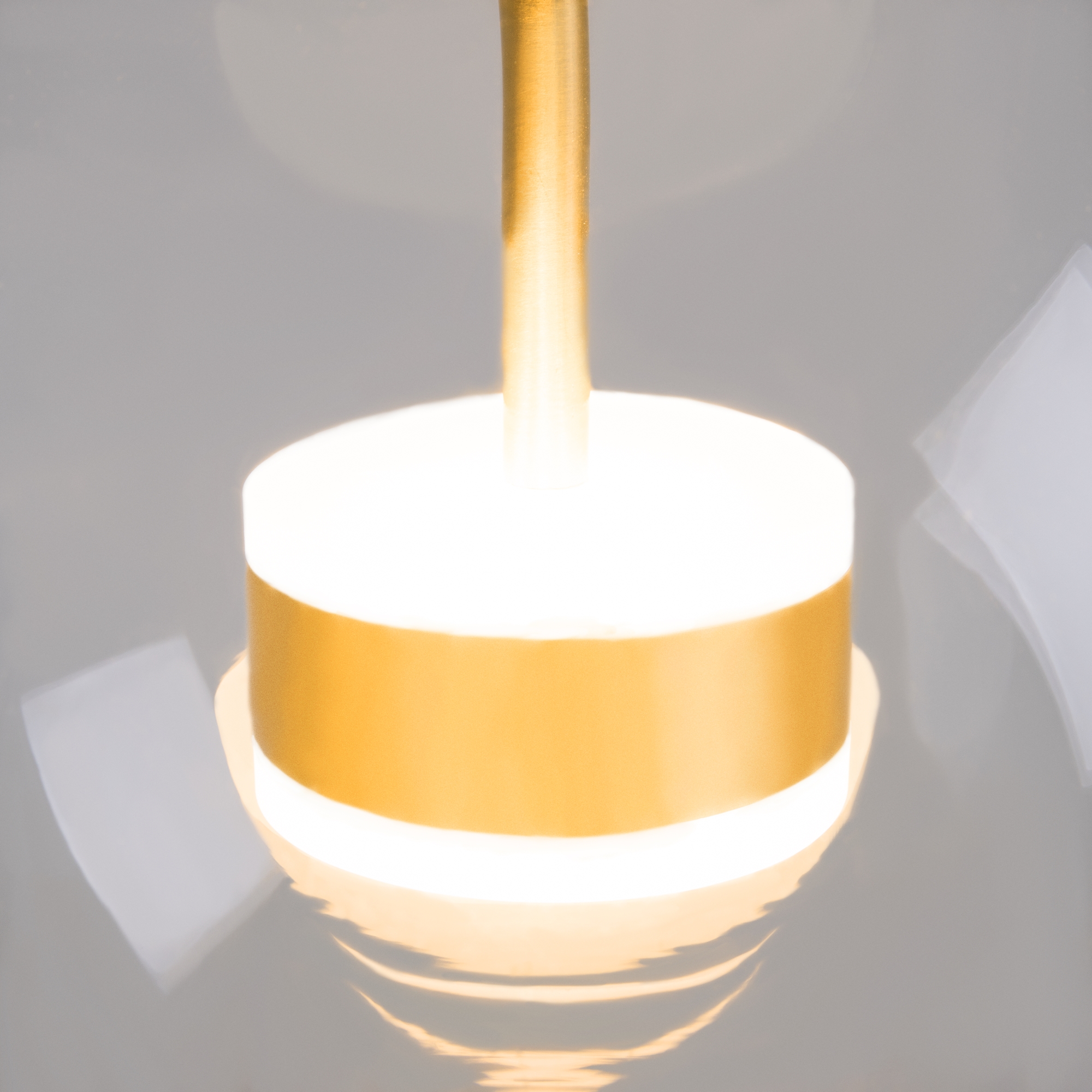 Подвесной светодиодный светильник Maytoni Cometa MOD055PL-L12G3K в Москве