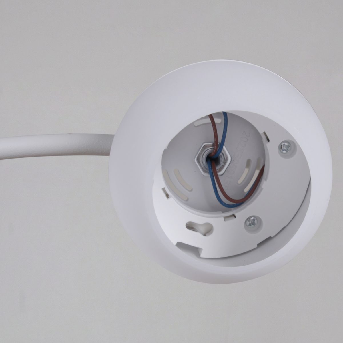 Потолочная люстра Reluce 90590-0.3-09 White