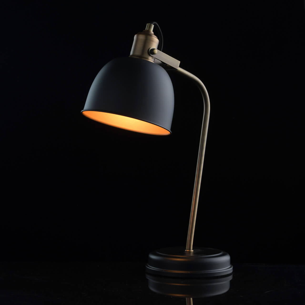 Настольная лампа MW-Light Вальтер 551031701