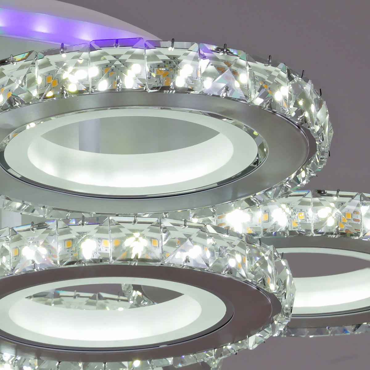 Потолочная люстра Reluce 03900-0.3-6+3A WH+CR (RGB)