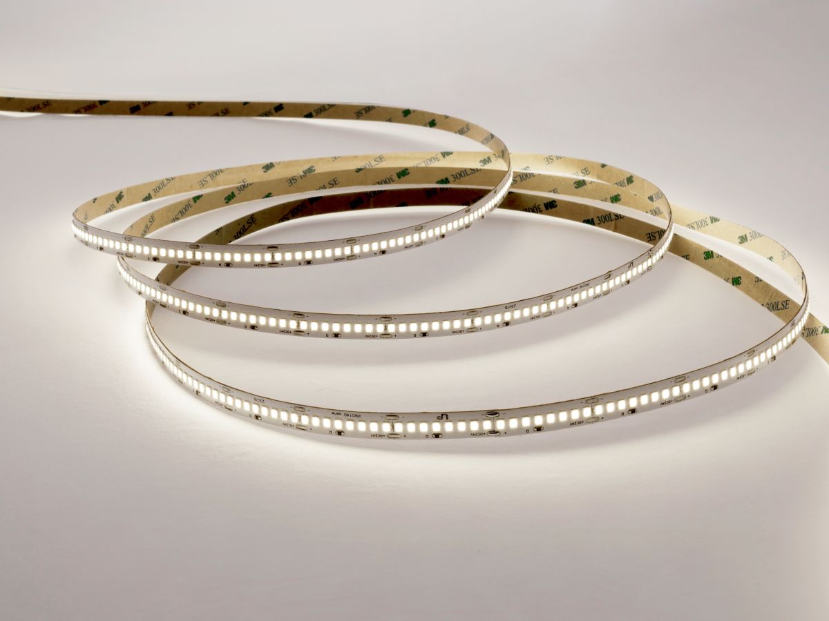 Светодиодная лента LEDS POWER 2835 240/м (22Вт/м) 24В нейтральная, серия ПРО140 005263