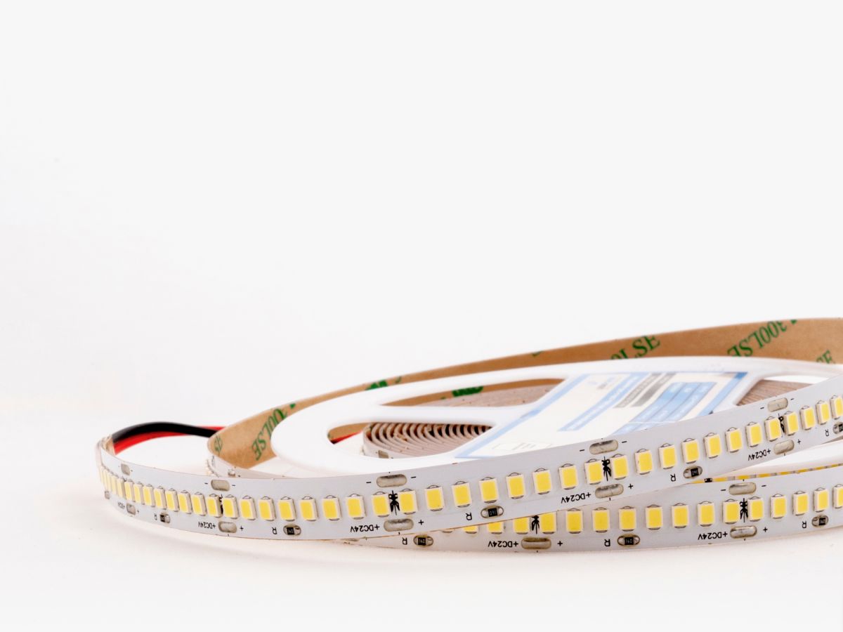 Светодиодная лента LEDS POWER 2835 240/м (22Вт/м) 24В холодная, серия ПРО140 005287