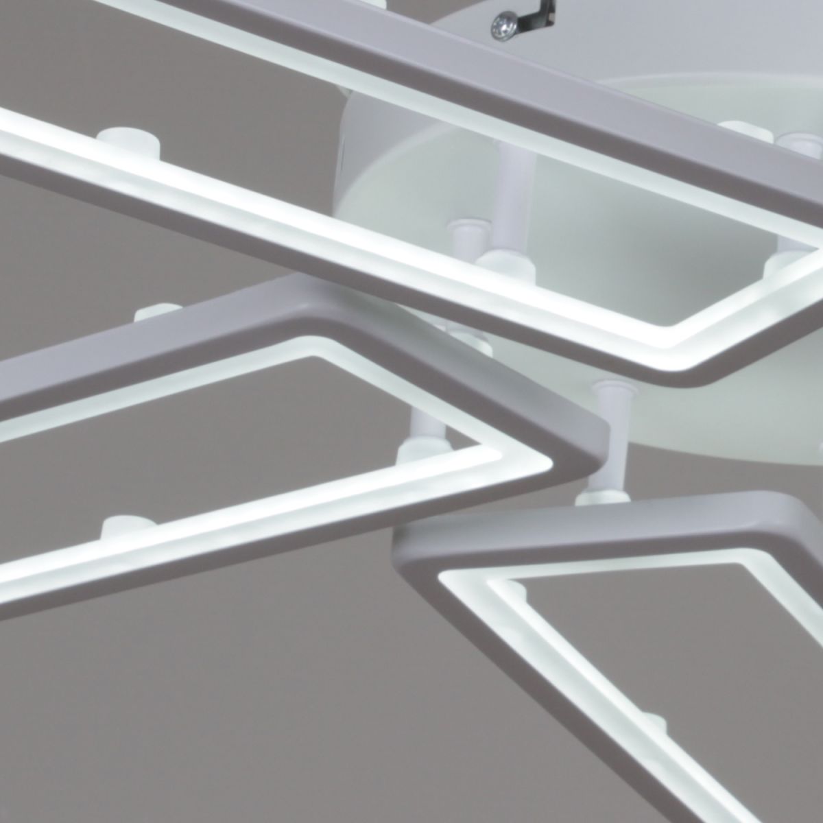 Потолочная люстра Reluce 03629-0.3-05B WH
