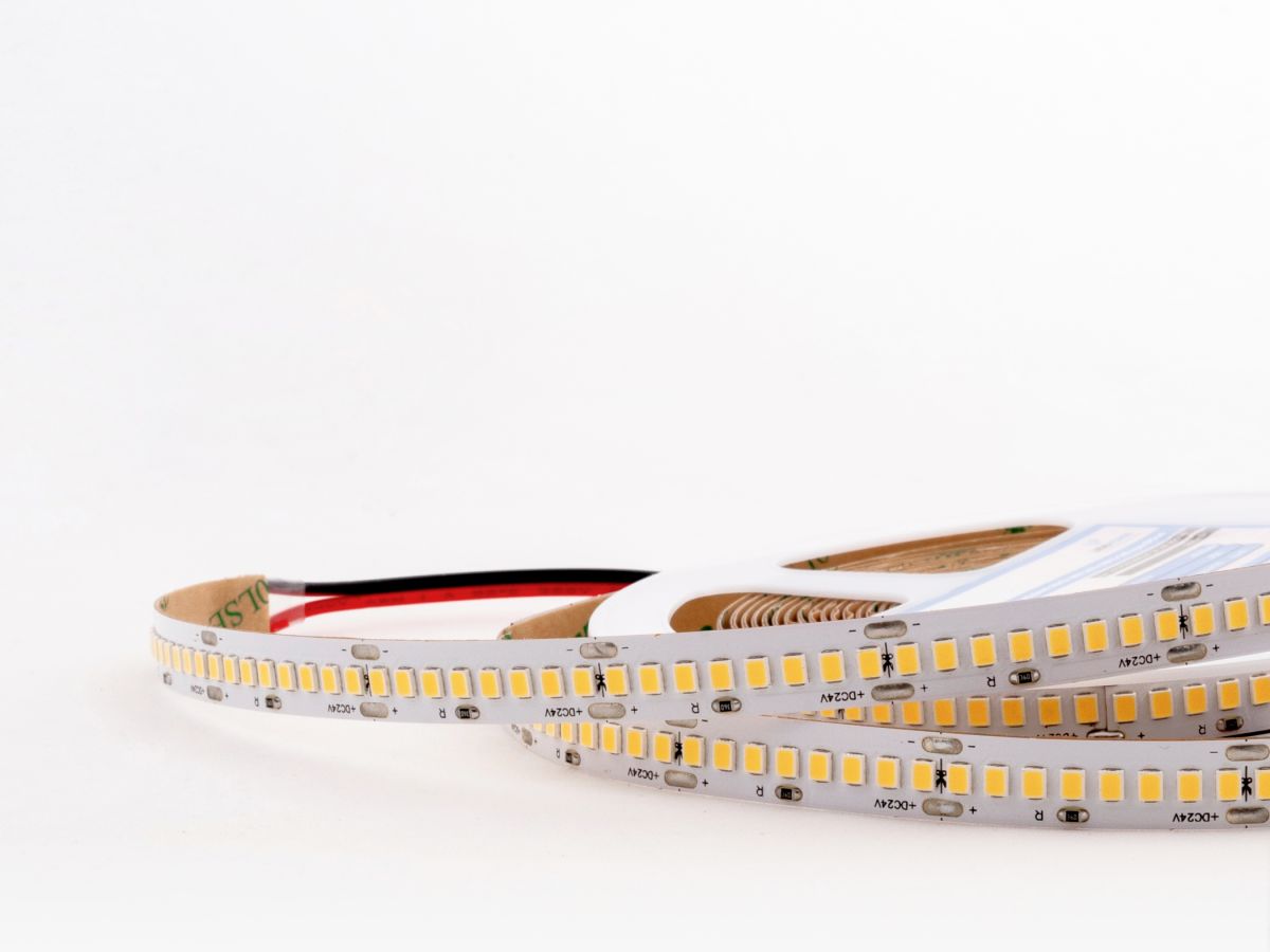 Светодиодная лента LEDS POWER 2835 240/м (22Вт/м) 24В нейтральная, серия ПРО140 005263