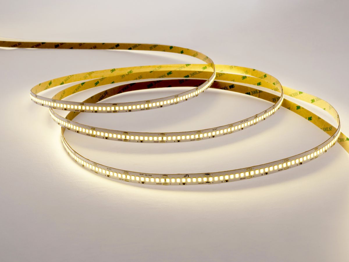 Светодиодная лента LEDS POWER 2835 240/м (22Вт/м) 24В теплая 30м/кат, серия ПРО140 005928