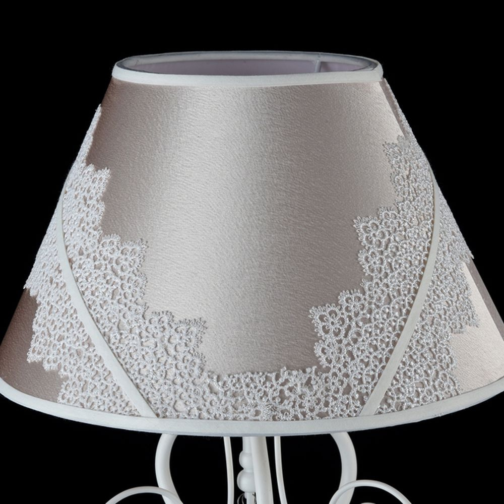 Настольная лампа Maytoni Lucy ARM042-11-W