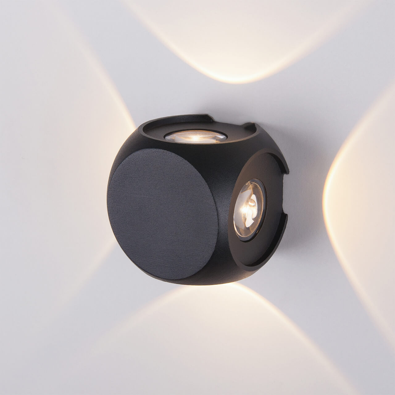 Настенный светильник Elektrostandard 1504 TECHNO LED CUBE черный 4690389147739