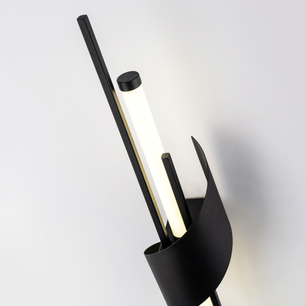 Настенный светильник Modelux ML.729.590 BK