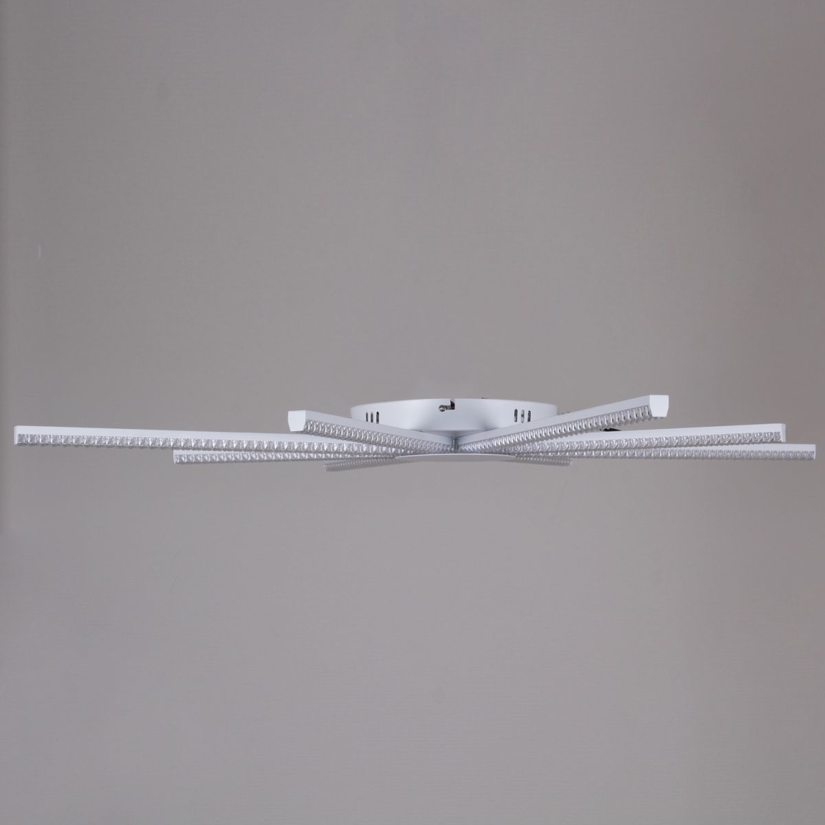 Потолочная люстра Reluce 06537-0.3-4+4 WH