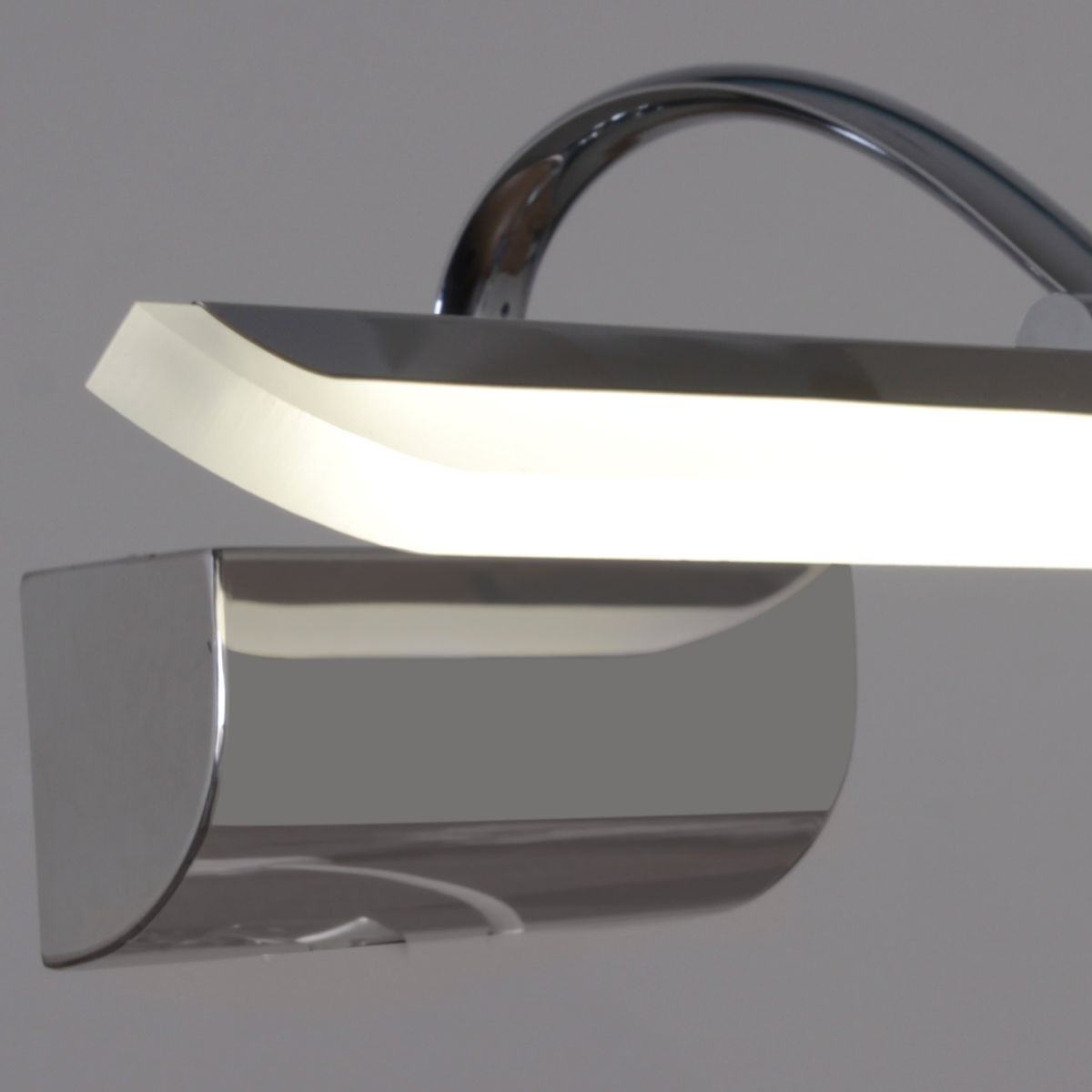 Подсветка для зеркал Reluce 06718-0.2-550