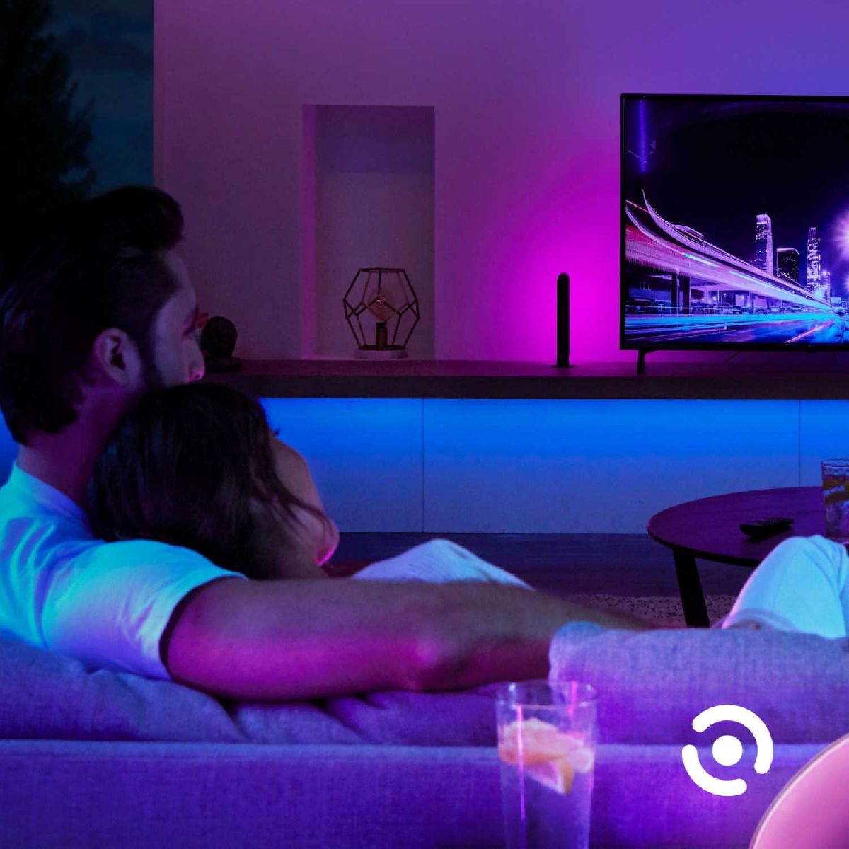 Умная светодиодная лента Philips Hue Lightstrip Plus 18Вт 1м 929002269210