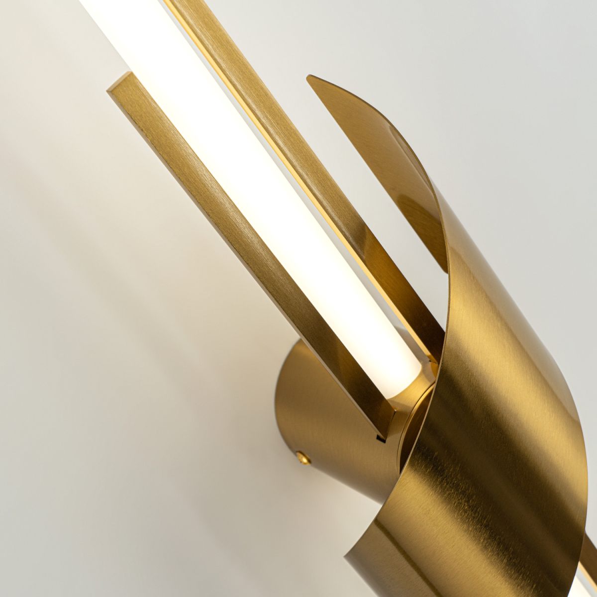 Настенный светильник Modelux ML.655.850 BS