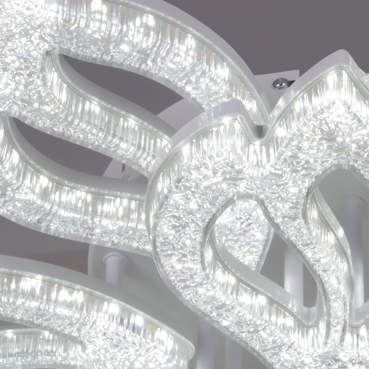 Потолочная люстра Reluce 39290-0.3-6+3 WH