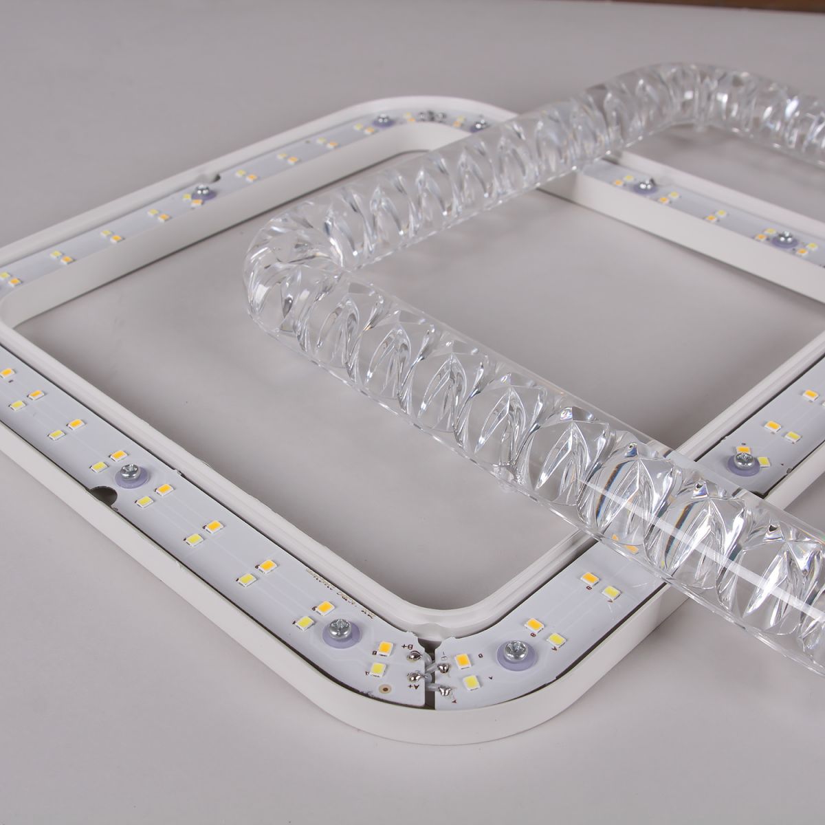 Потолочный светильник Reluce 19848-0.3-02B WH