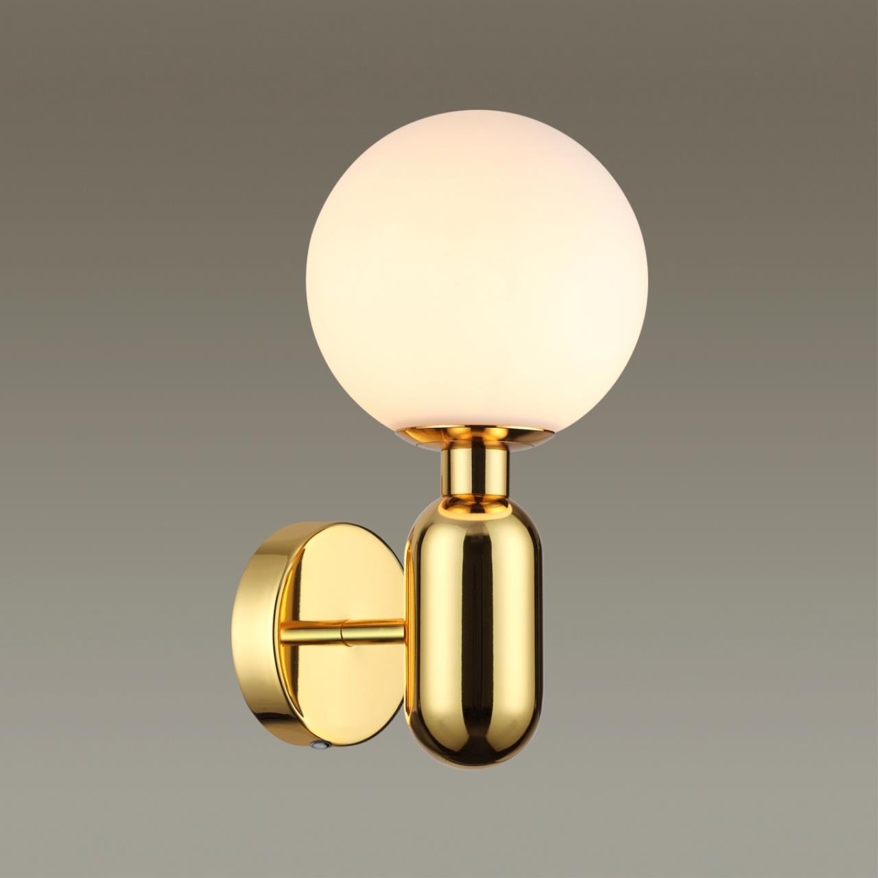 Бра с выключателем на корпусе Odeon Light Okia 4669/1W