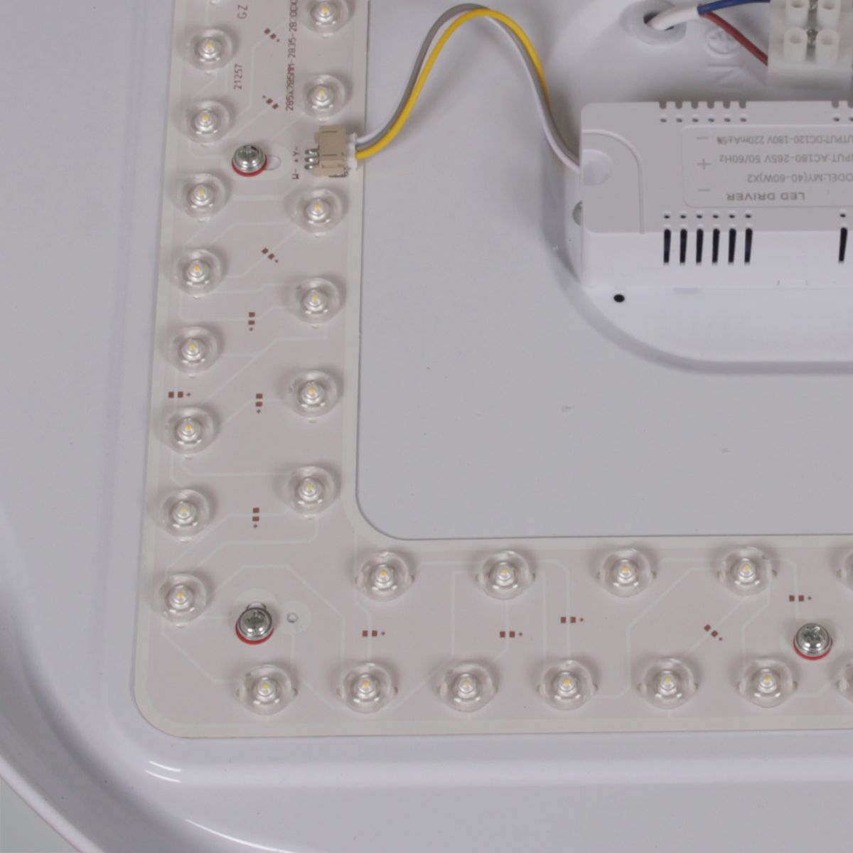 Светодиодные люстры и светильники Reluce 44516-0.5-500 WT