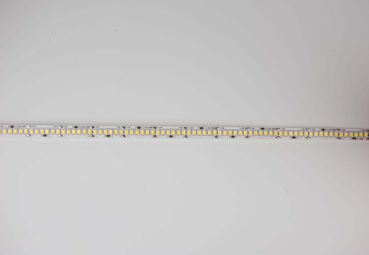Светодиодная лента LEDS POWER 2835 240/м (21Вт/м) 12В холодная 008769