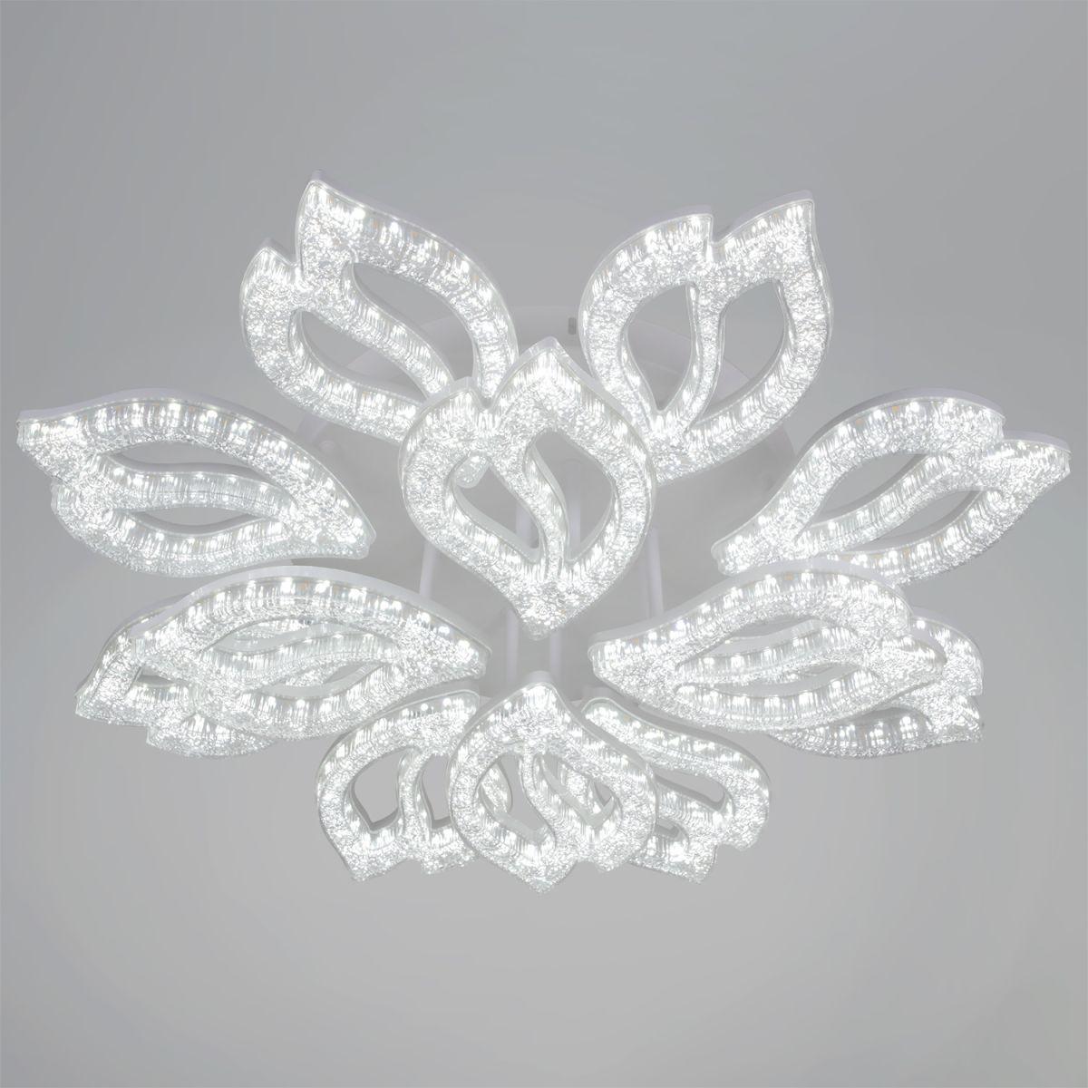 Потолочная люстра Reluce 39290-0.3-8+4 WH