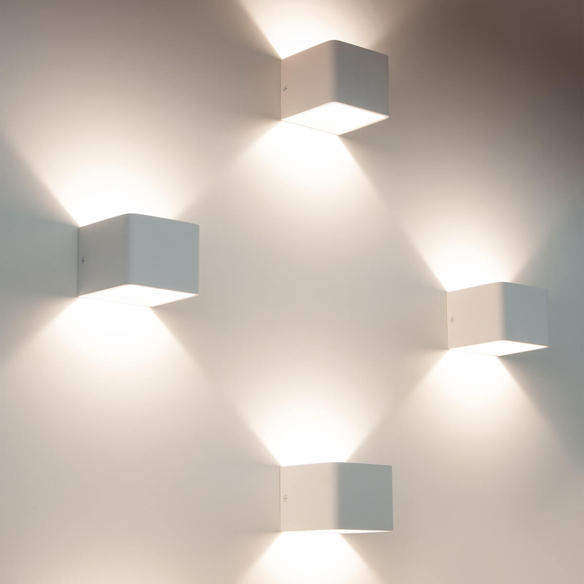 Настенный светодиодный светильник Elektrostandard Corudo MRL LED 1060 белый 4690389121678 a040452