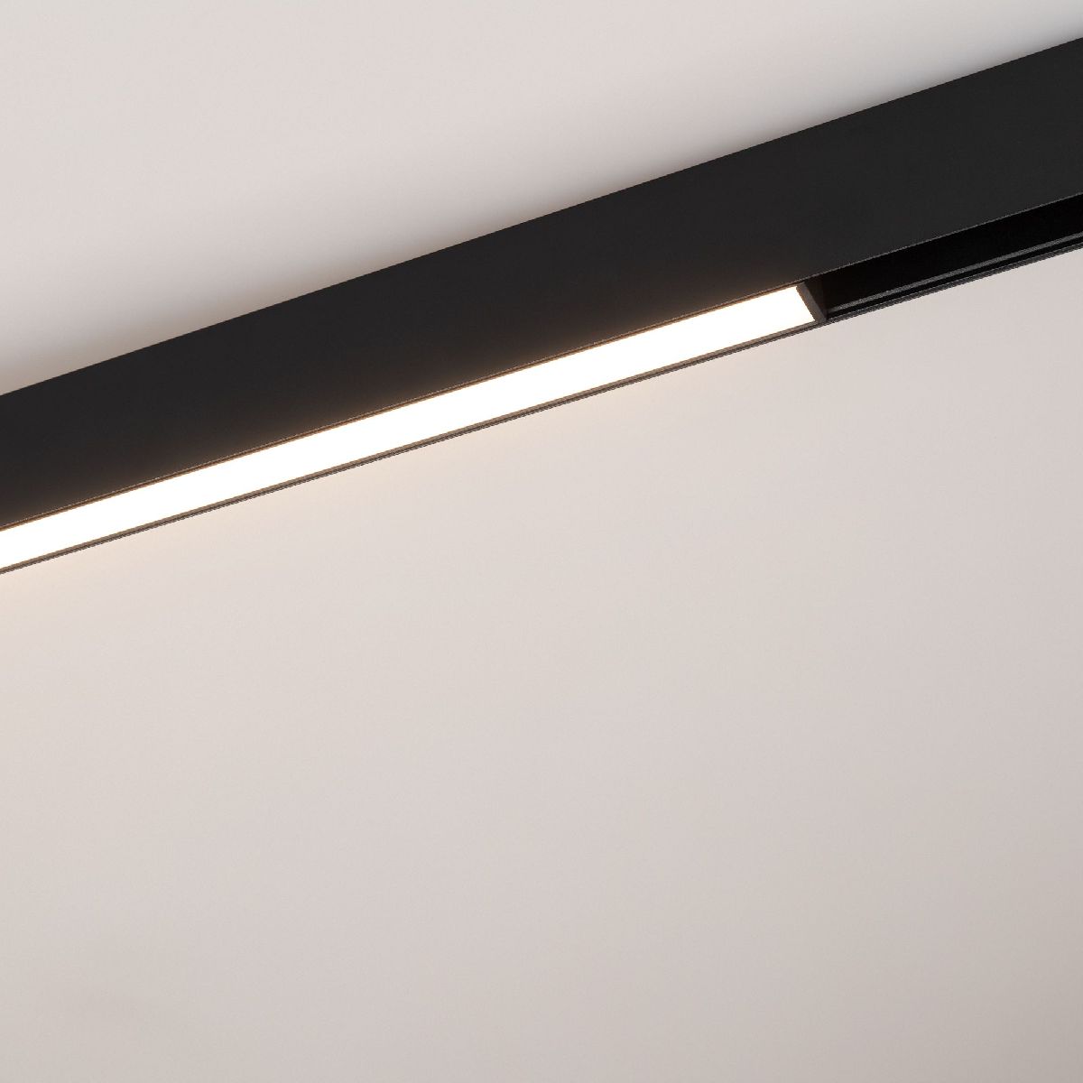 Трековый магнитный светильник Arlight MAG-ORIENT-FLAT-L235-12W Day4000 (BK, 80 deg, 48V) 046867