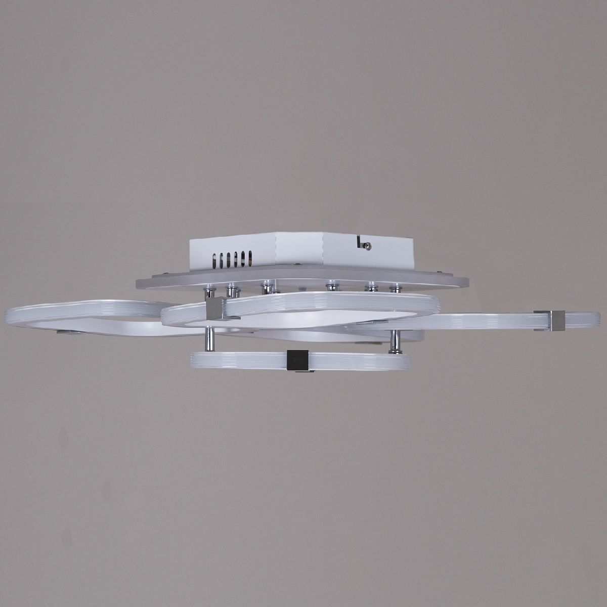 Потолочная люстра Reluce 06321-3.3-05 WH+CR (RGB)