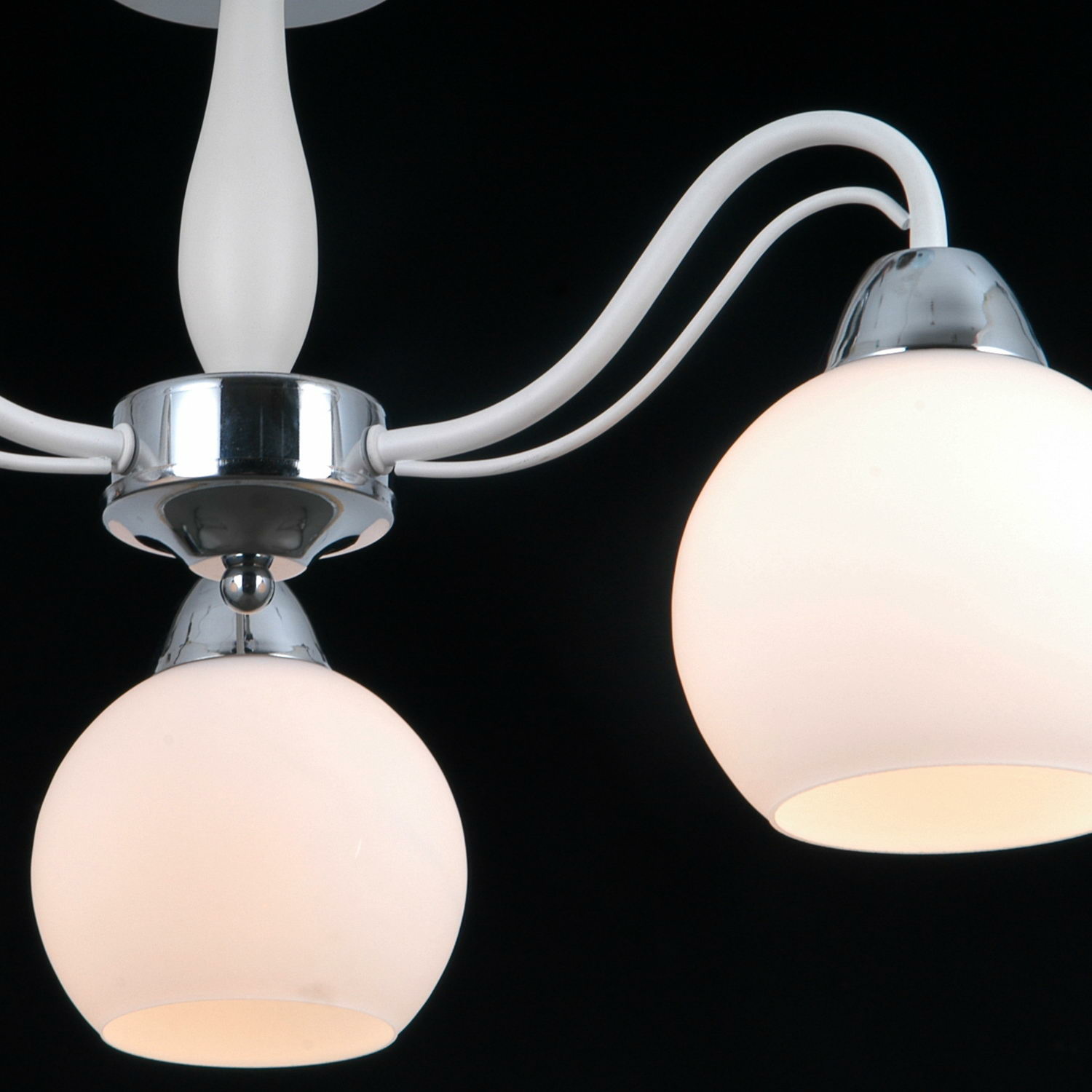 Люстра на штанге Illumico IL0424-3CSQ-79 CR WT