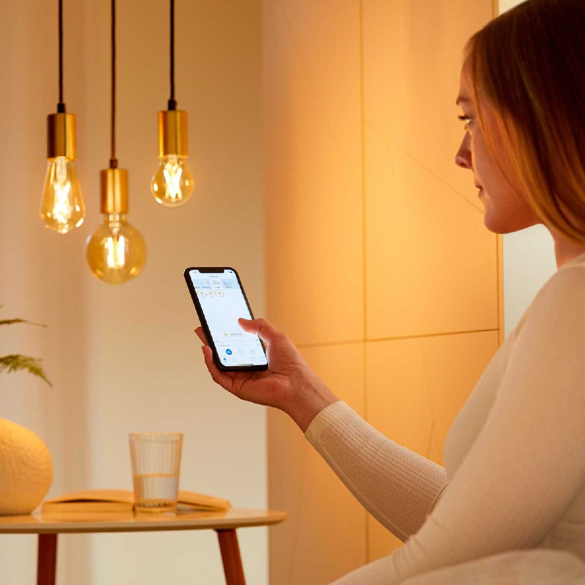 Умная светодиодная лампа Wiz Wi-Fi BLE50WA60E27920-50Amb1PF/6 E27 7W 2700/6500K 929003017401