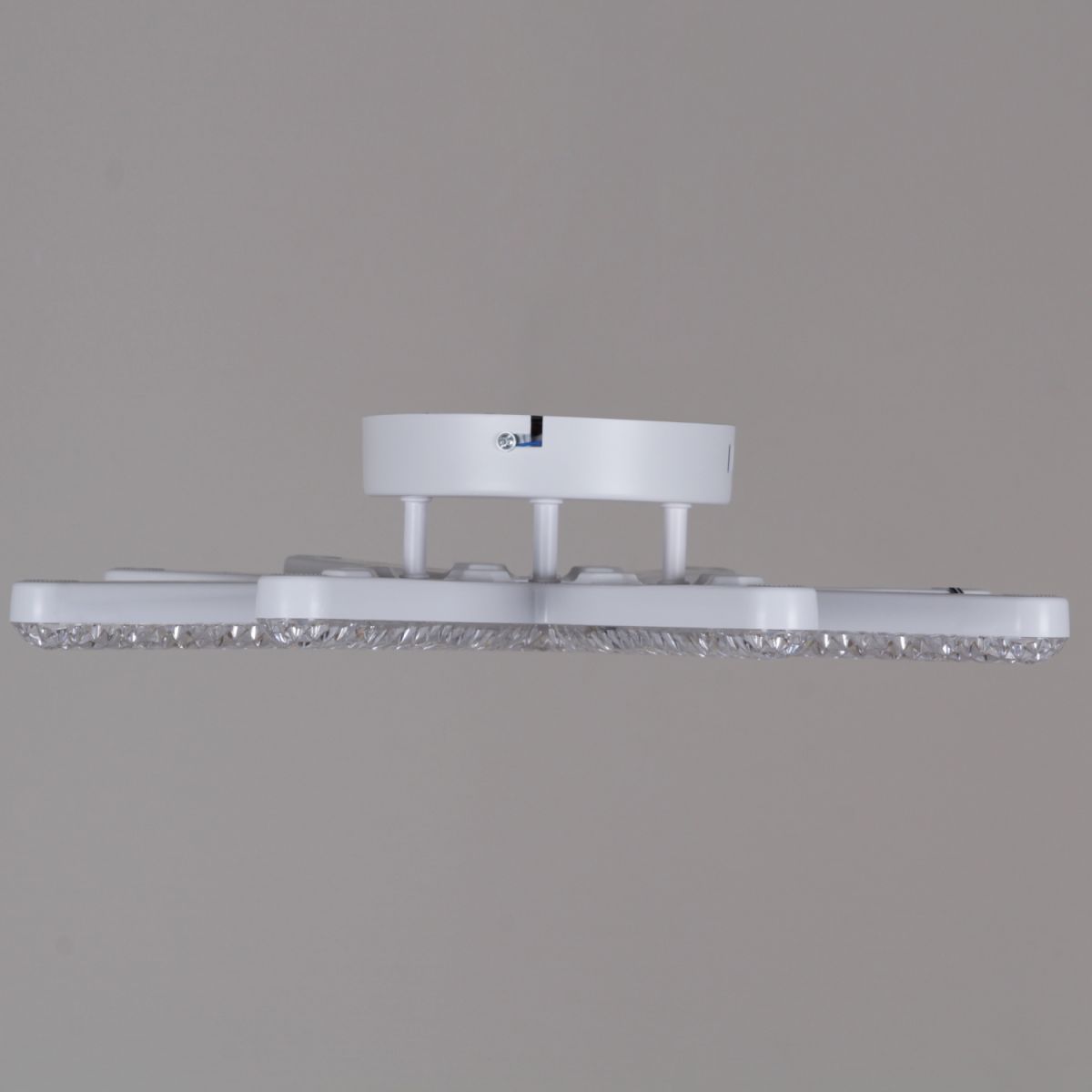 Потолочная люстра Reluce 72190-0.3-04 WH