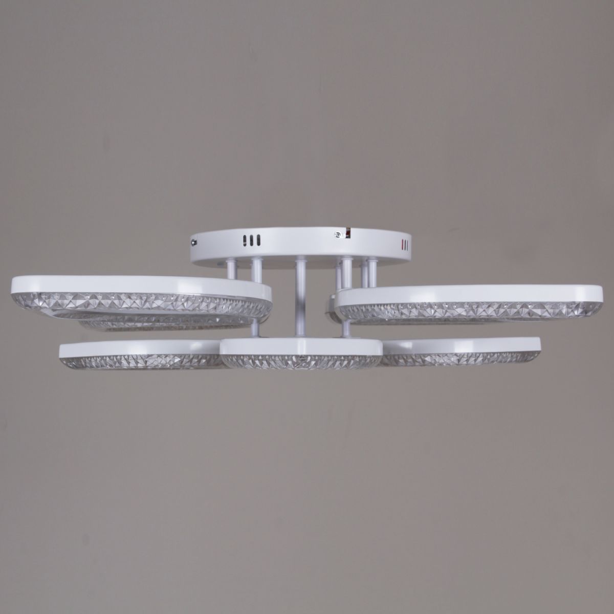 Потолочная люстра Reluce 28120-0.3-4+4C WH