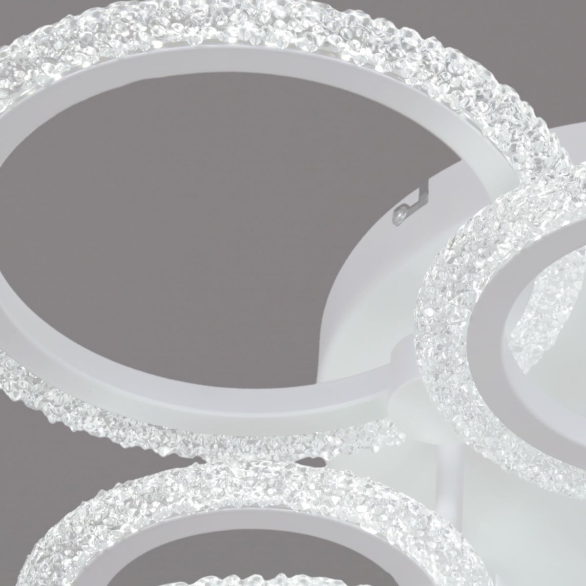 Потолочная люстра Reluce 51150-0.3-4+4 WH