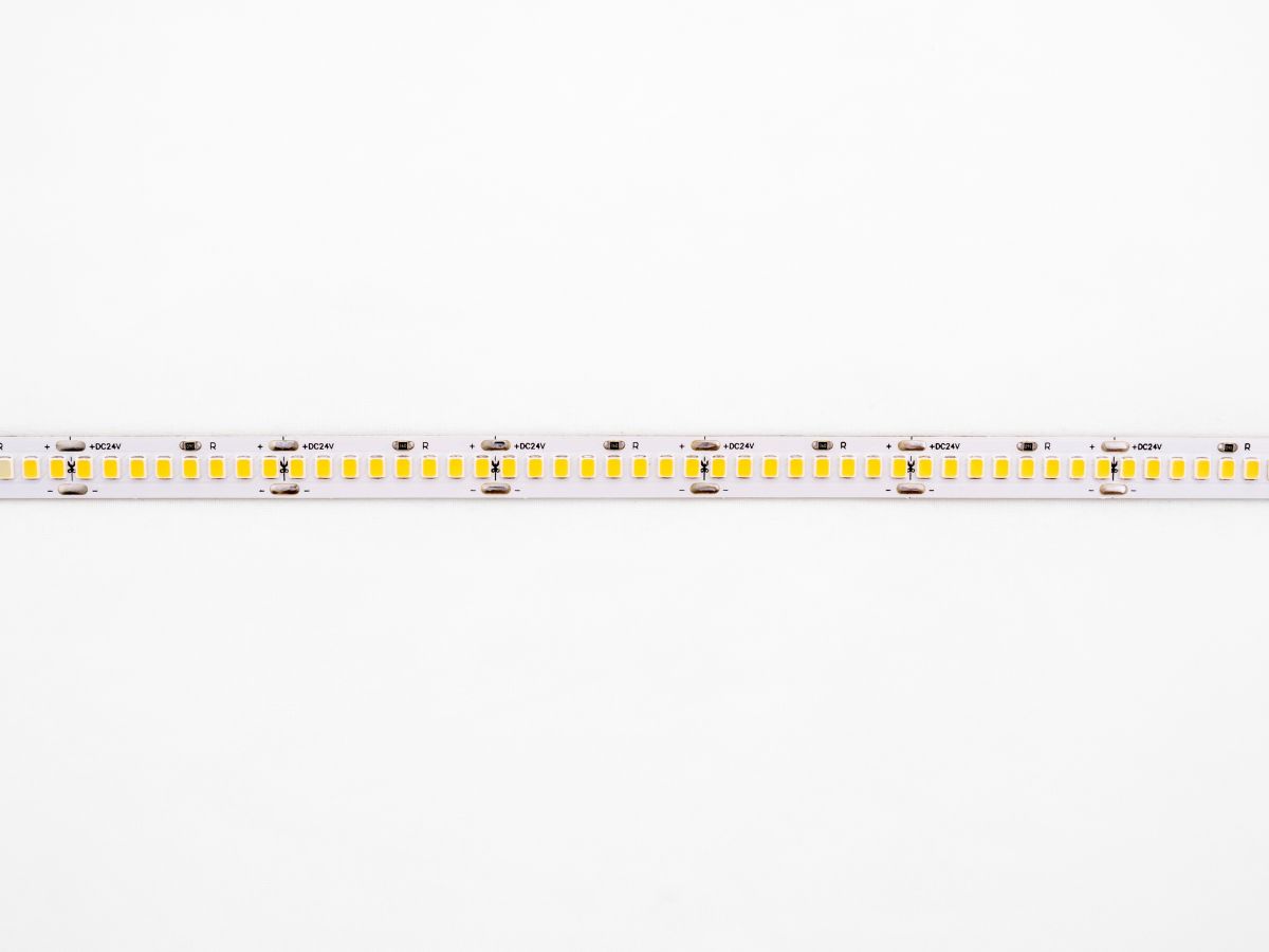 Светодиодная лента LEDS POWER 2835 240/м (22Вт/м) 24В теплая, серия ПРО140 005270