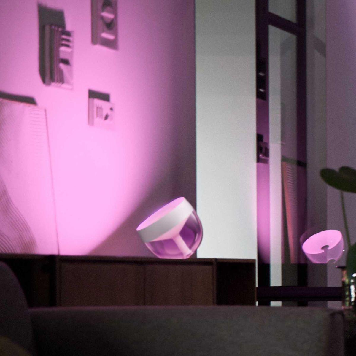 Умная настольная лампа Philips Hue Iris gen4 EU/UK white 929002376101