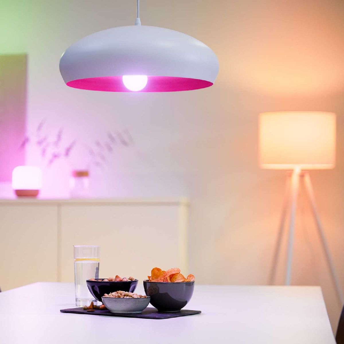 Умная светодиодная лампа Wiz Wi-Fi BLE75WG95E27922-65RGB1PF/6 E27 7W 2200/6500K 929002383902