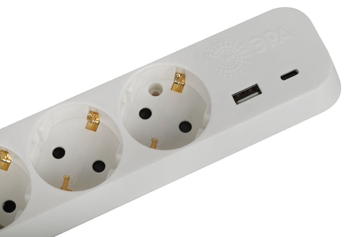 Удлинитель электрический Эра UB-3es-5m-USB Б0052899