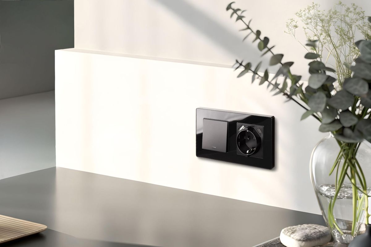 Выключатель 1-клавишный 10А/250В с LED подсветкой, черный Kollinger REA-S-002BK для Aspekt, Eleganz, Reflex