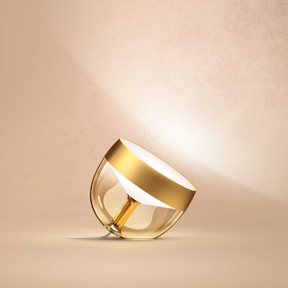 Умная настольная лампа Philips Hue Q4'20 Iris gen4 EU/UK gold 929002376401